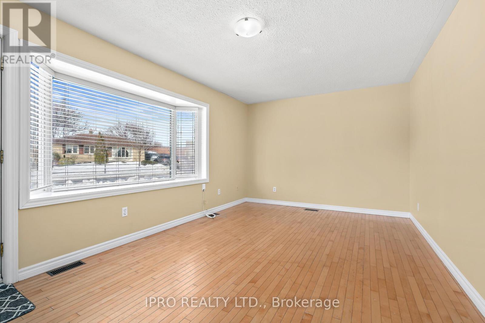 Property at 7 REXWAY DRIVE image 3
