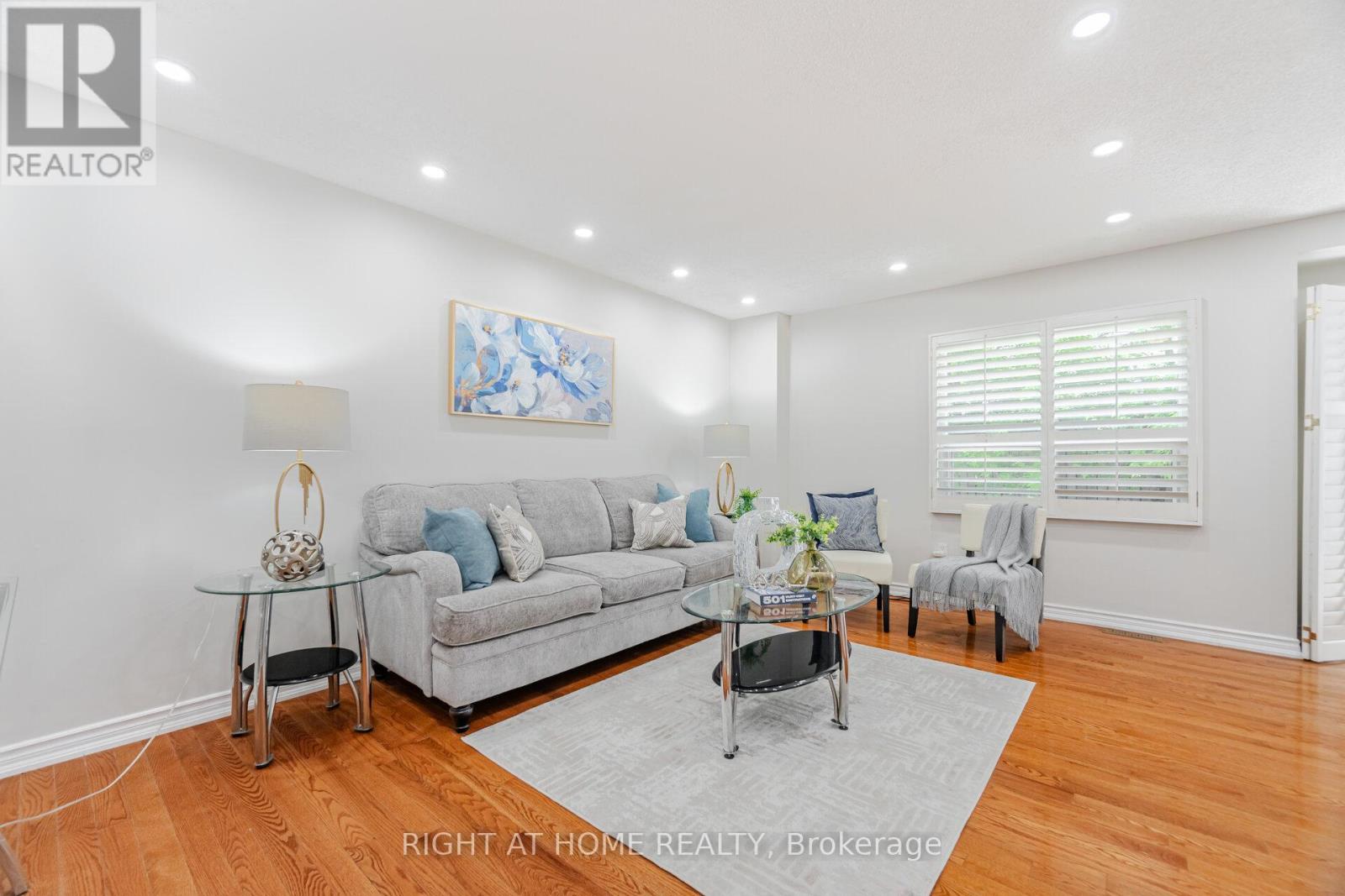 Property at 98 - 3600 COLONIAL DRIVE image 2