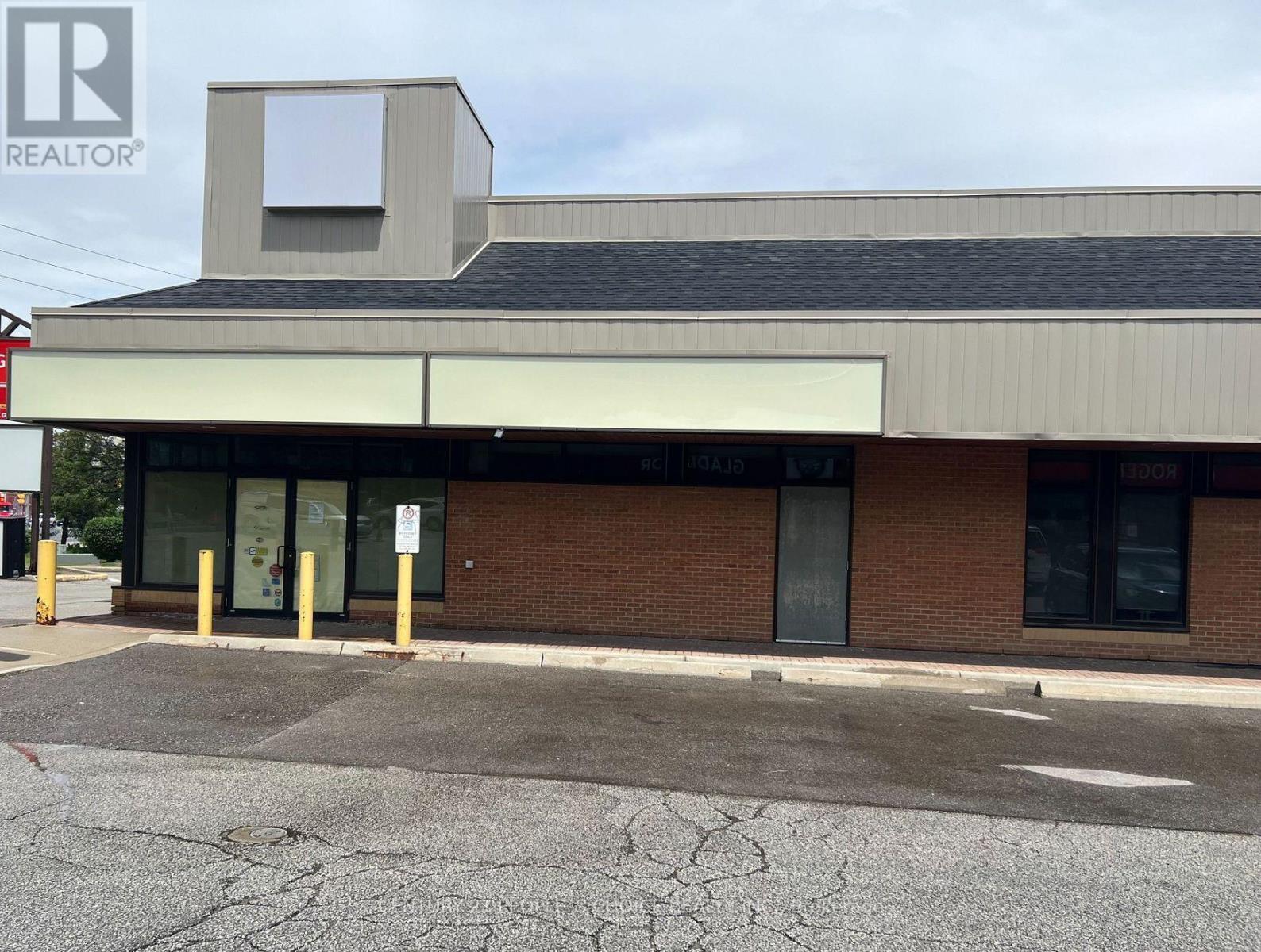 Unit 1 - 16 Lisa Street, Brampton, Ontario  L6T 5R2 - Photo 2 - W12279110