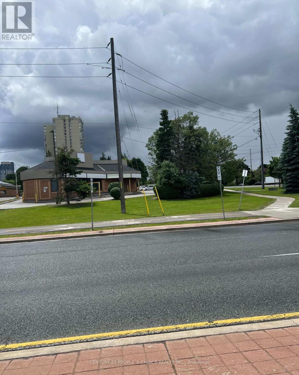 Unit 1 - 16 Lisa Street, Brampton, Ontario  L6T 5R2 - Photo 4 - W12279110