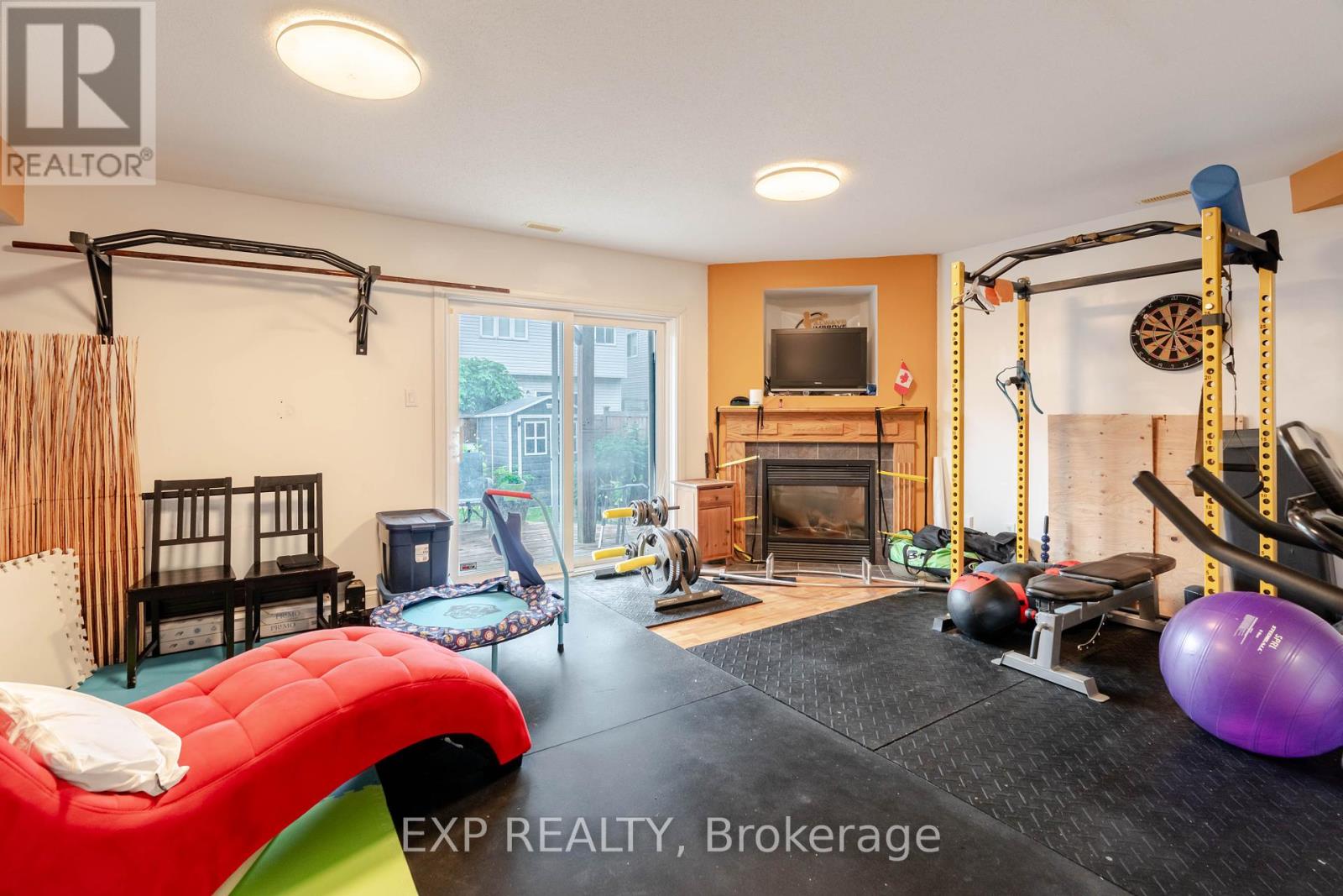 Property at 97 CASTLE GLEN CRESCENT image 4