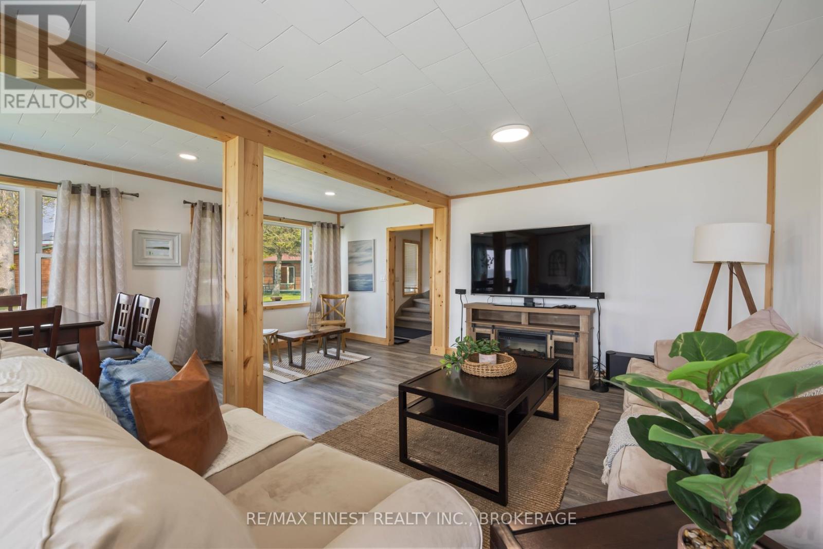 135 Thousand Islands Parkway, Front Of Leeds & Seeleys Bay, Ontario  K7G 2V4 - Photo 26 - X12279323