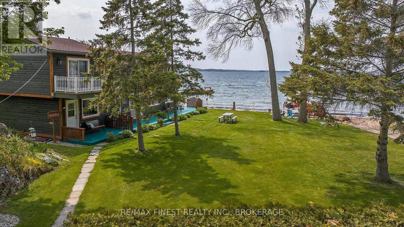 135 Thousand Islands Parkway, Front Of Leeds & Seeleys Bay, Ontario  K7G 2V4 - Photo 7 - X12279323