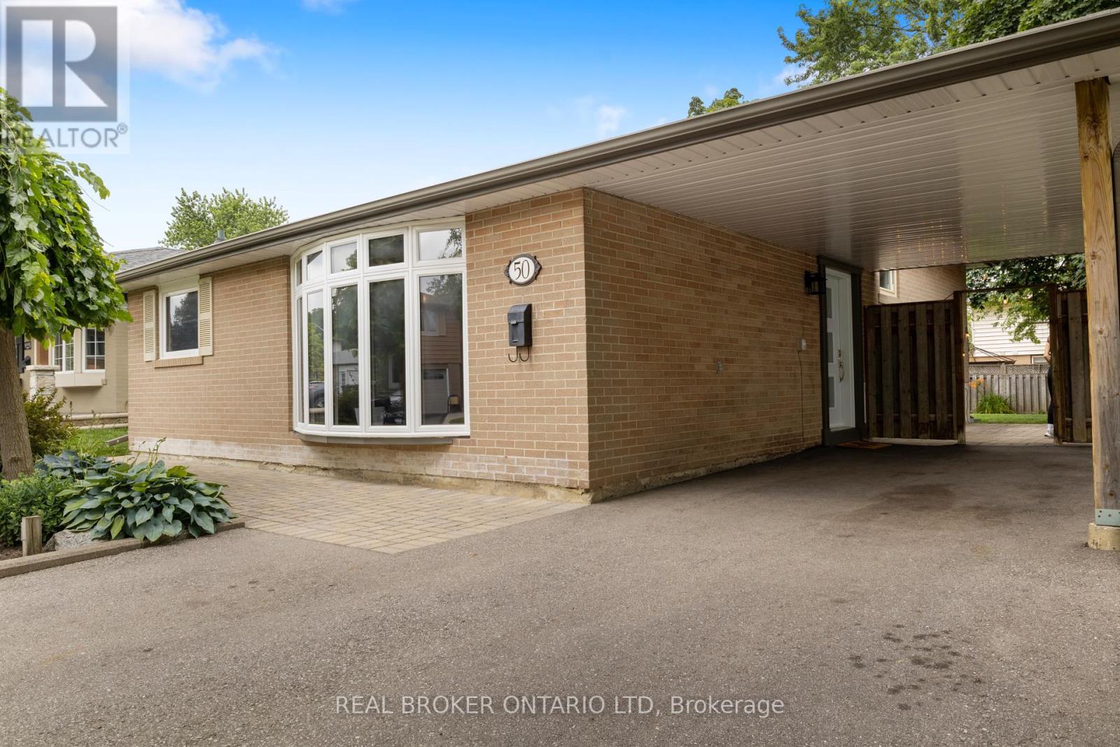 50 Watson Crescent, Brampton, Ontario  L6W 1E7 - Photo 2 - W12279338