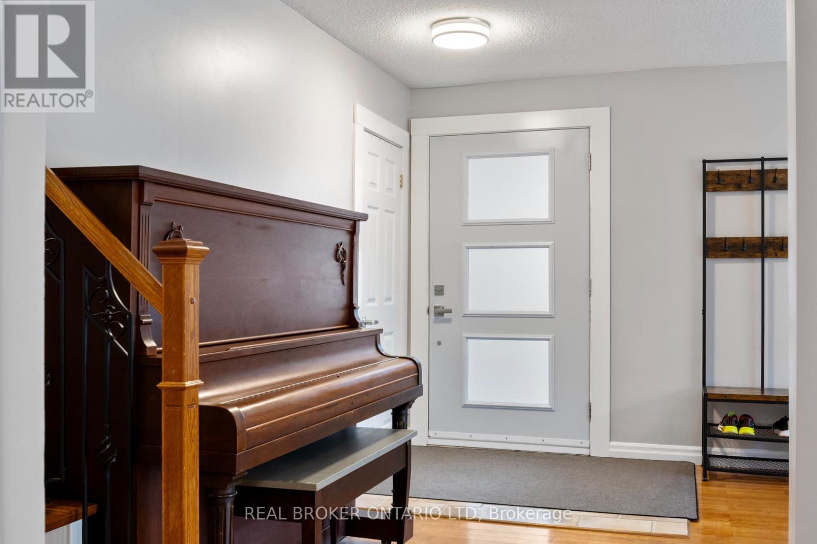 50 Watson Crescent, Brampton, Ontario  L6W 1E7 - Photo 5 - W12279338