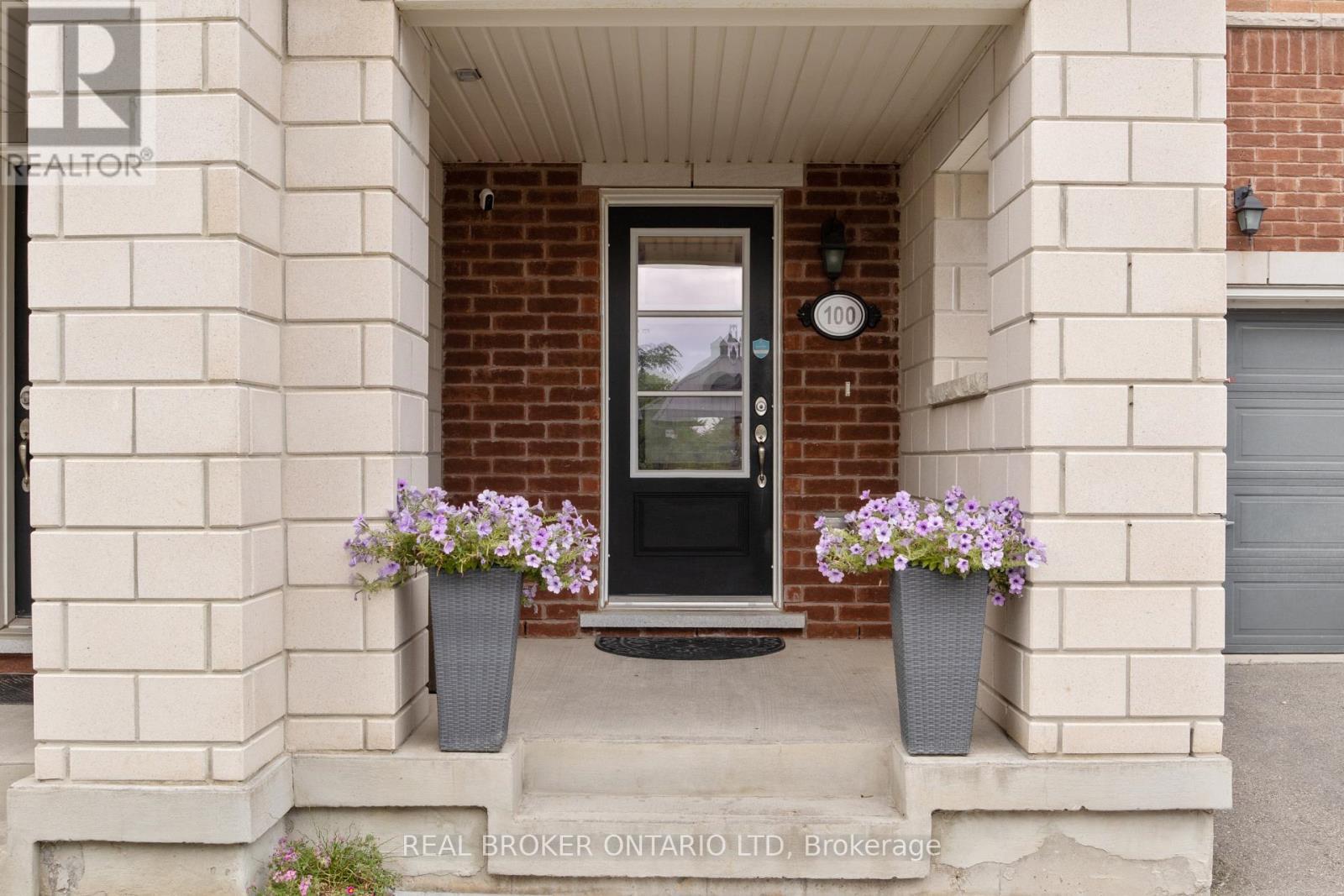 Property at 100 BAYCLIFFE CRESCENT image 2
