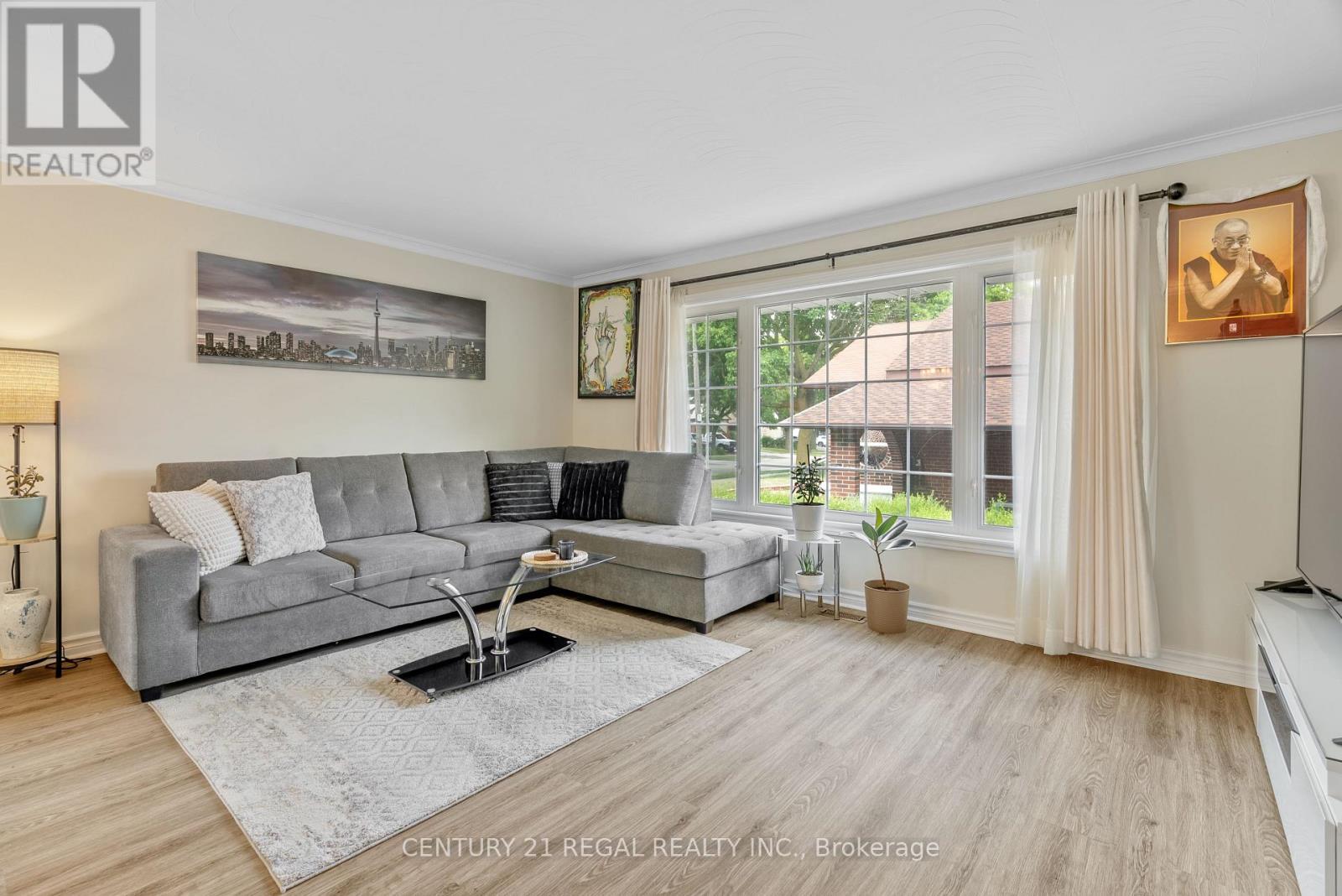 Property at 97 WESTHAMPTON DRIVE image 2