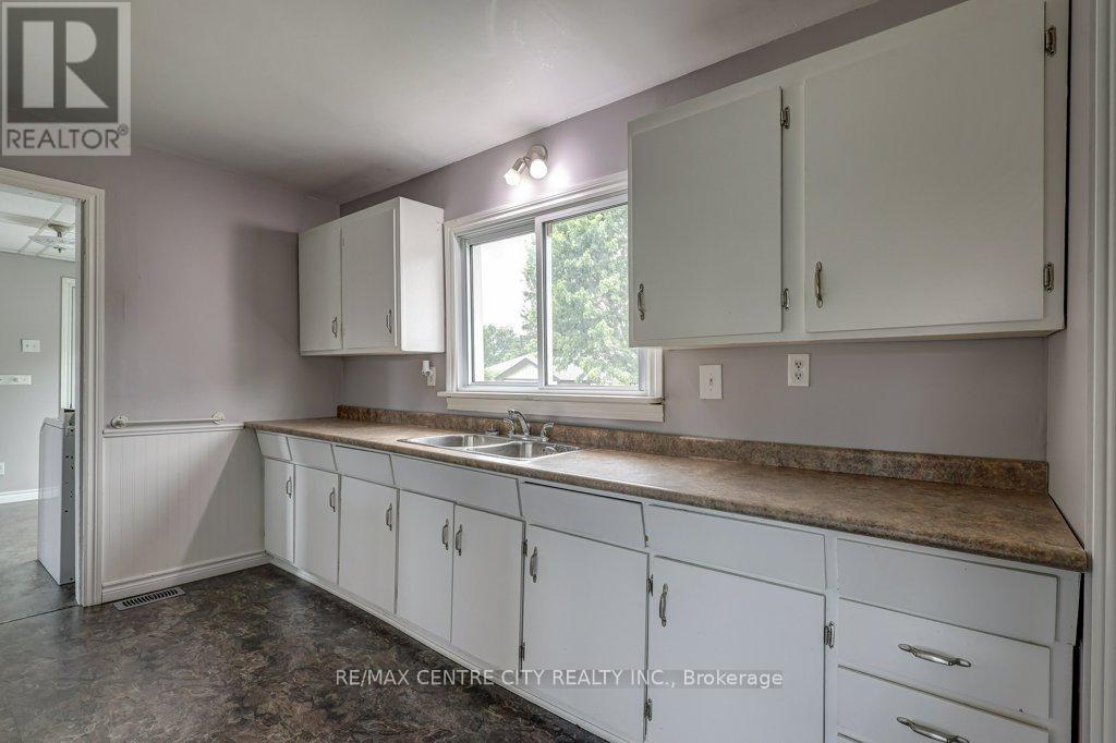 7953 Union Road, Southwold, Ontario  N0L 1K0 - Photo 10 - X12279334