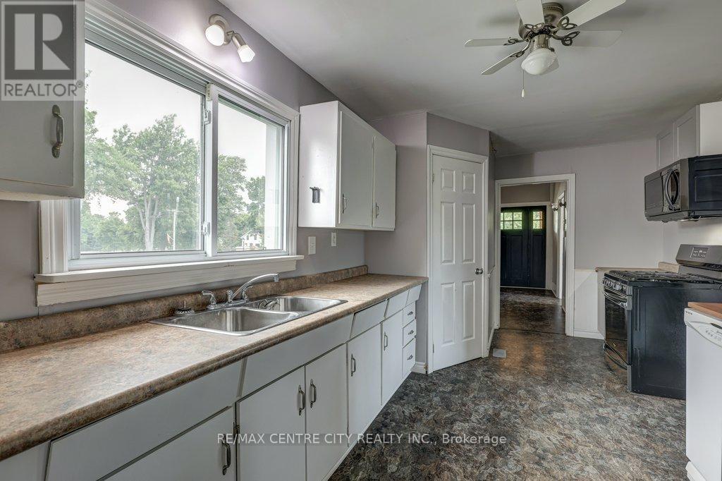 7953 Union Road, Southwold, Ontario  N0L 1K0 - Photo 9 - X12279334