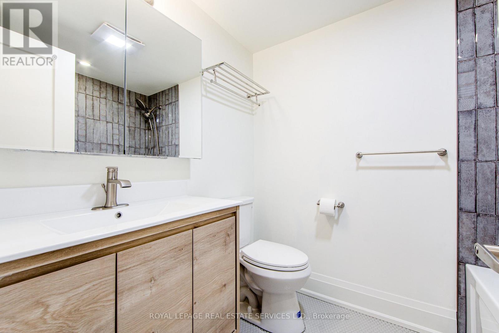 27 Poplar Crescent, Aurora, Ontario  L4G 3M4 - Photo 21 - N12279154