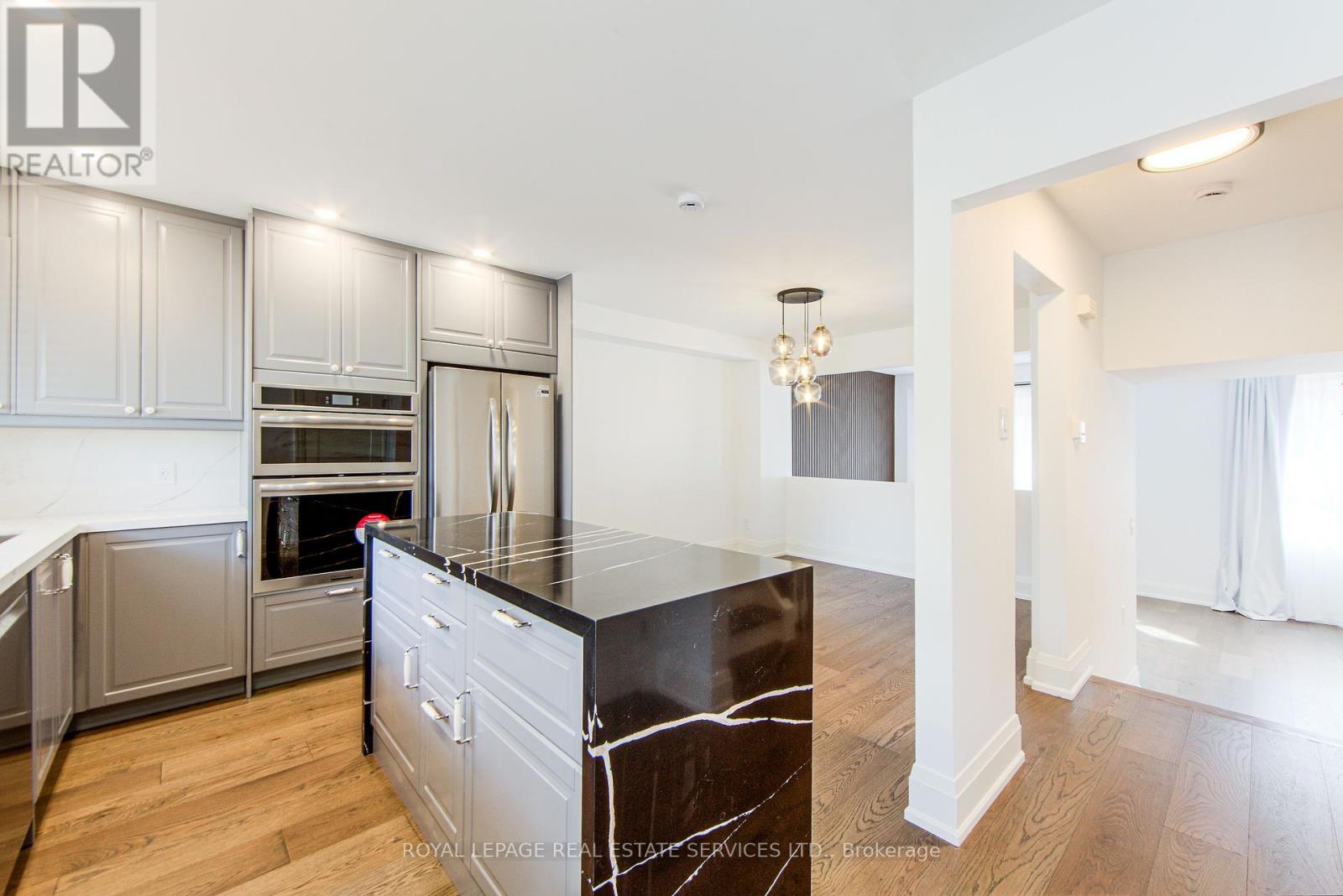 27 Poplar Crescent, Aurora, Ontario  L4G 3M4 - Photo 7 - N12279154