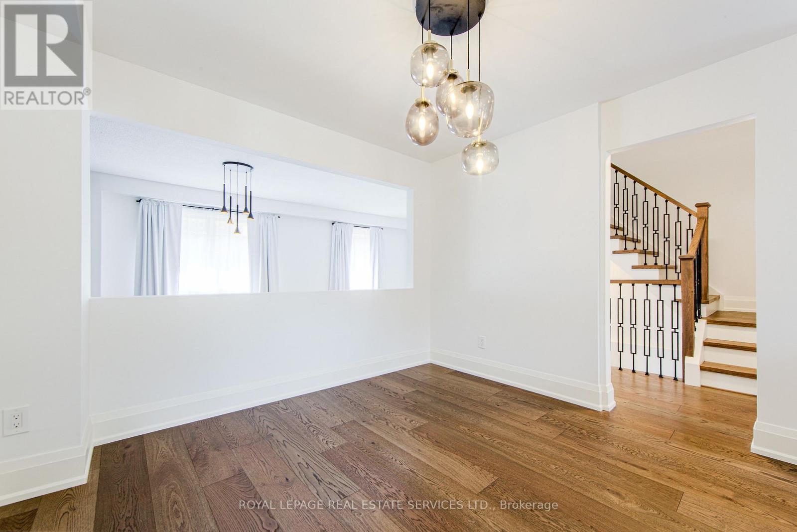 27 Poplar Crescent, Aurora, Ontario  L4G 3M4 - Photo 8 - N12279154