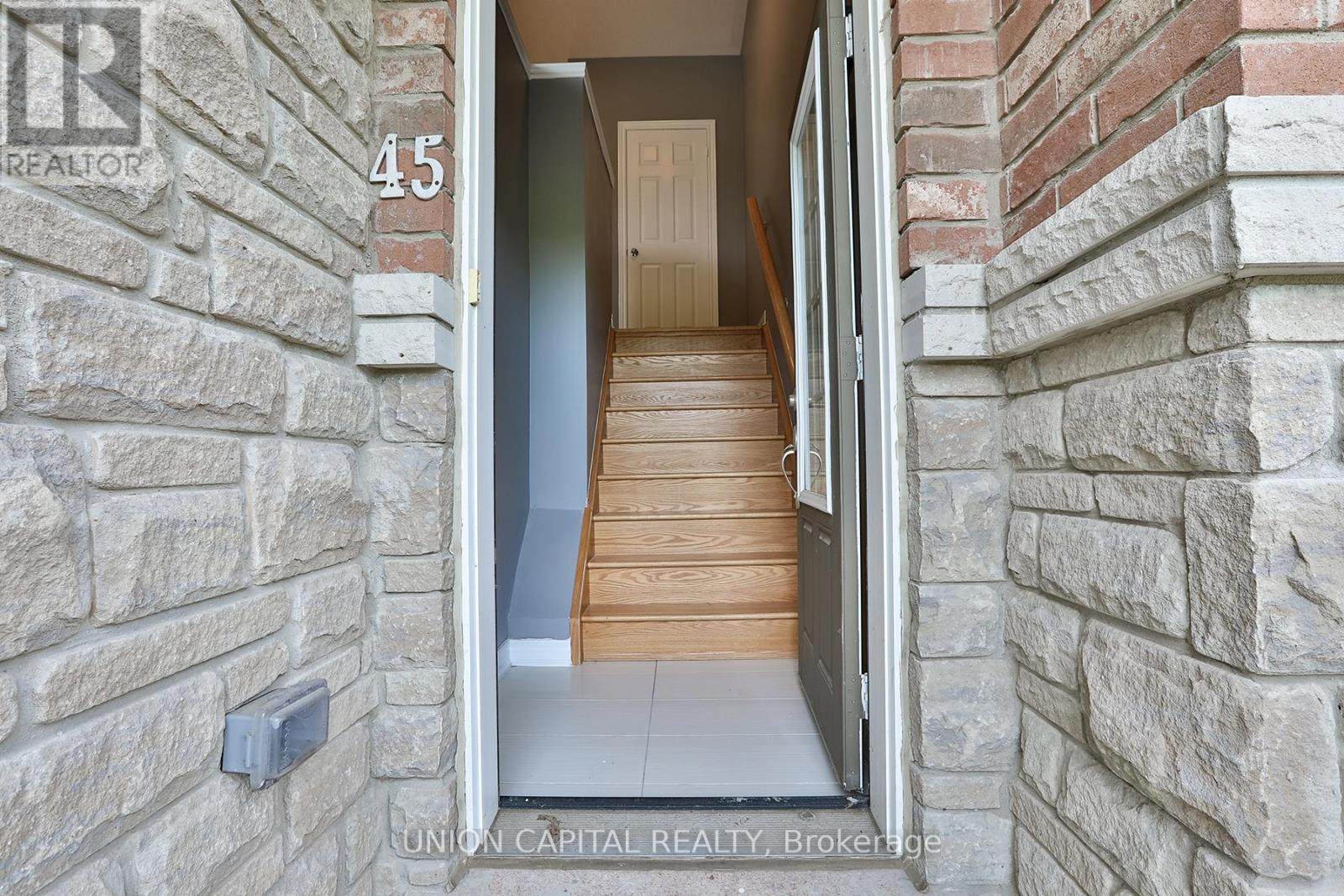 Property at 45 DUNDAS WAY image 4