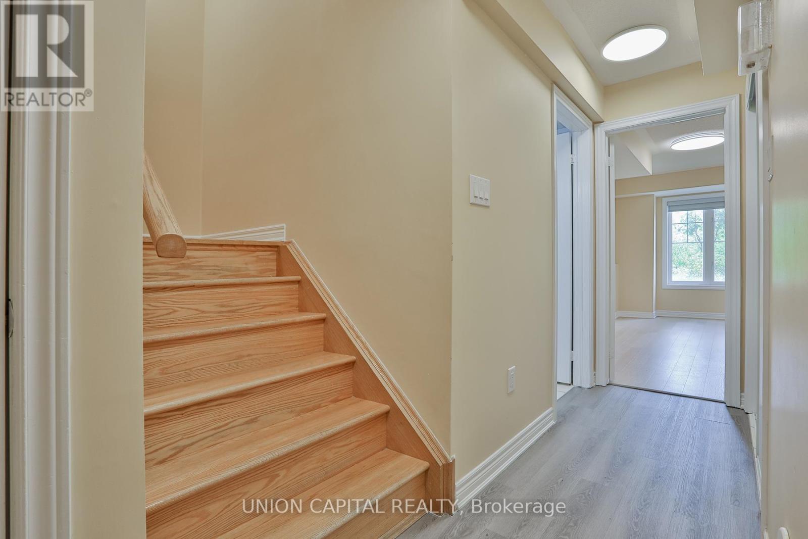 Property at 45 DUNDAS WAY image 5