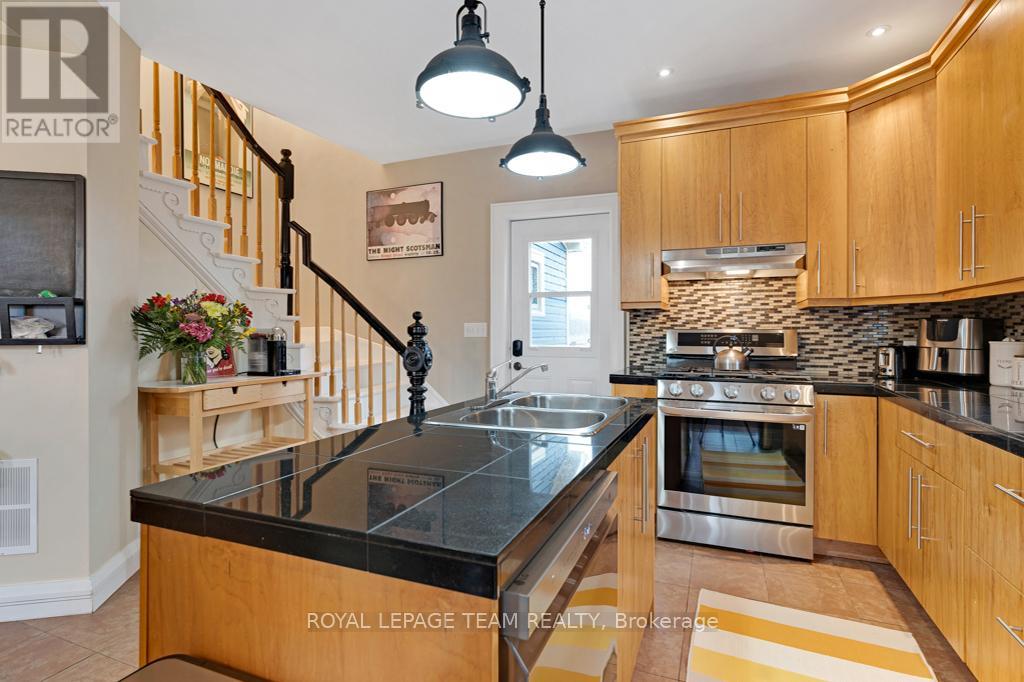 52 Main Street, Merrickville-Wolford, Ontario  K0G 1N0 - Photo 11 - X12279281