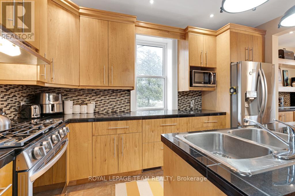 52 Main Street, Merrickville-Wolford, Ontario  K0G 1N0 - Photo 12 - X12279281