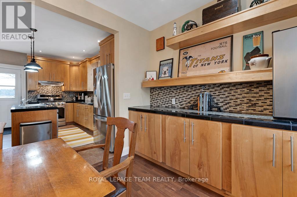 52 Main Street, Merrickville-Wolford, Ontario  K0G 1N0 - Photo 18 - X12279281