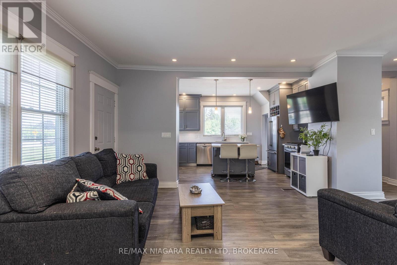 Property at 649 LAKESHORE ROAD image 5