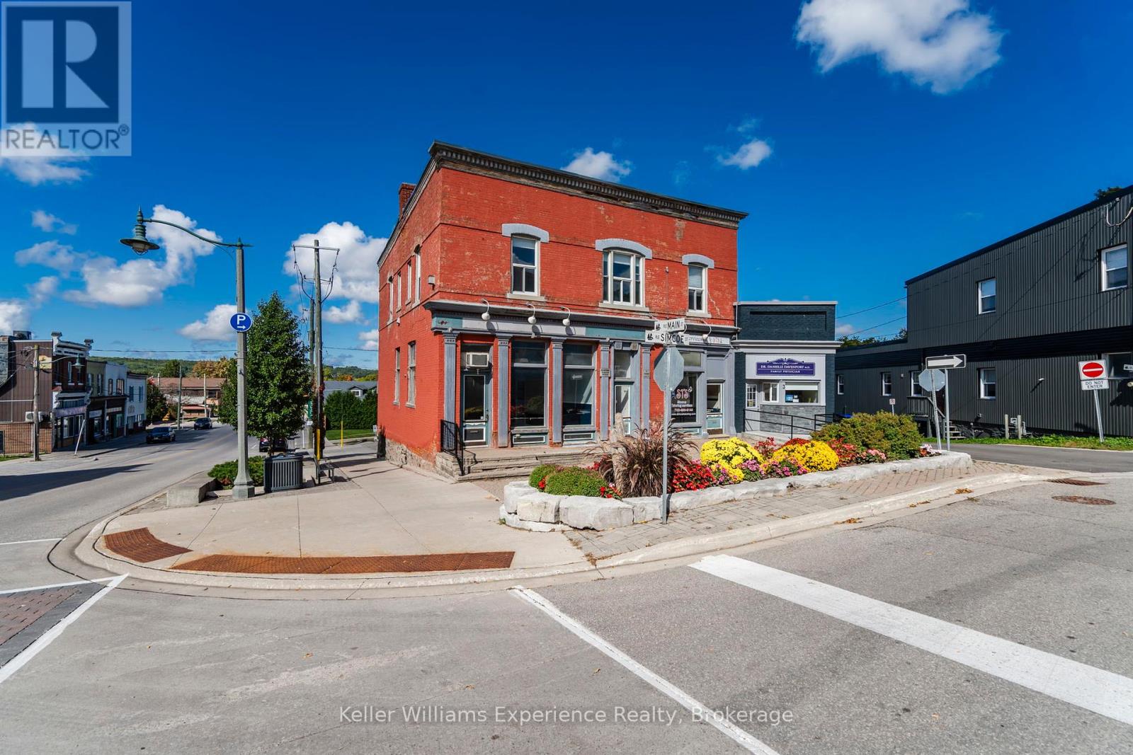 1 Simcoe Street, Penetanguishene, Ontario  L9M 1V2 - Photo 2 - S12279336