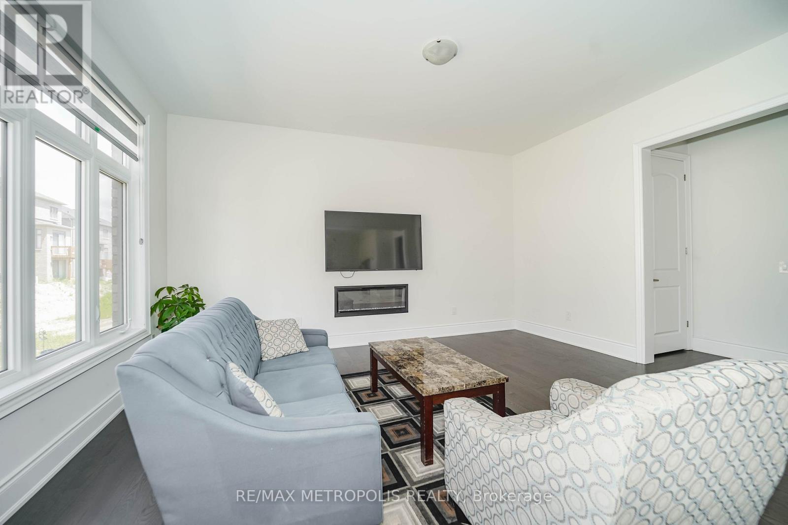 95 James Walker Avenue, Caledon, Ontario  L7C 4N1 - Photo 17 - W12279159
