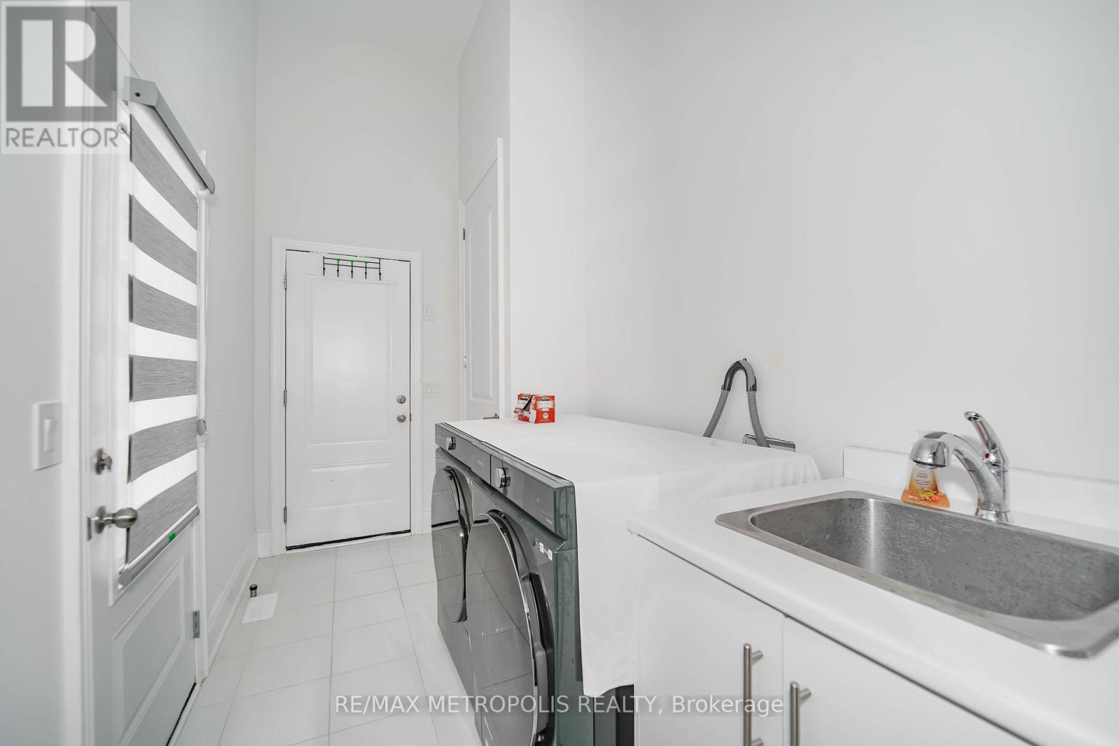 95 James Walker Avenue, Caledon, Ontario  L7C 4N1 - Photo 18 - W12279159