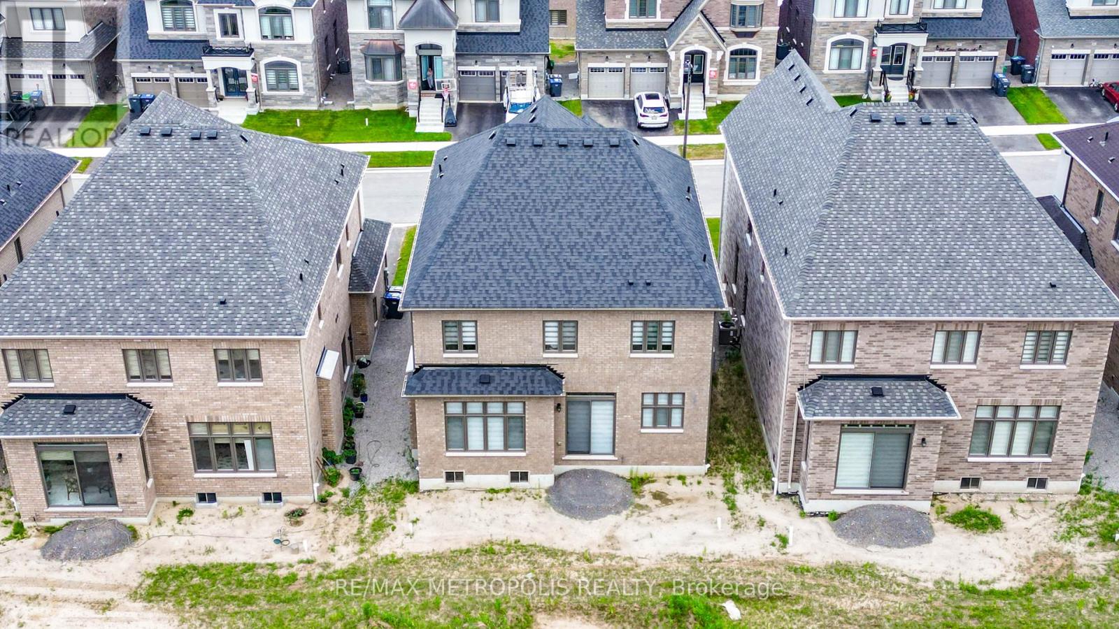 95 James Walker Avenue, Caledon, Ontario  L7C 4N1 - Photo 6 - W12279159