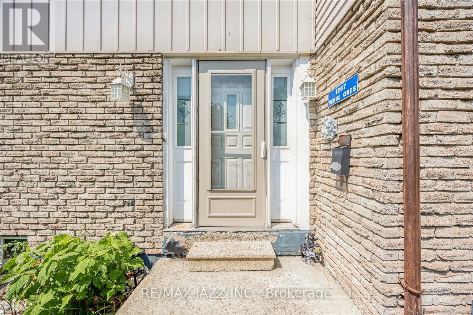 Property at 1287 VENUS CRESCENT image 4