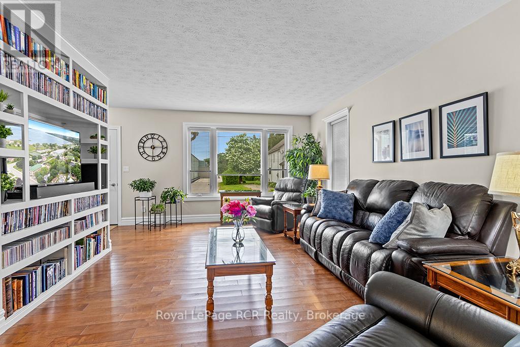 524 Scott Street, South Bruce Peninsula, Ontario  N0H 2T0 - Photo 8 - X12279252