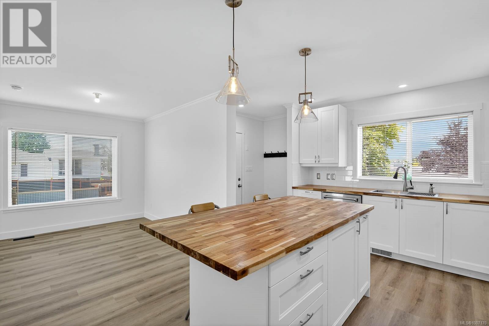 Property at 4557 Morton St image 1