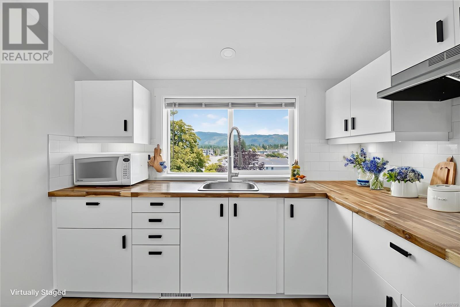 Property at 4557 Morton St image 2