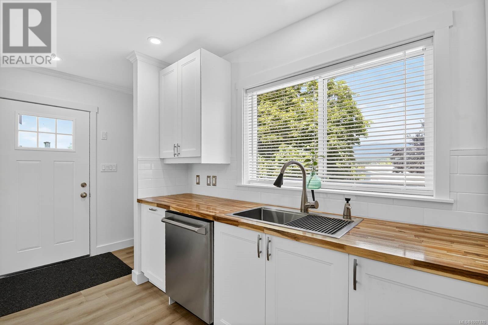 Property at 4557 Morton St image 4