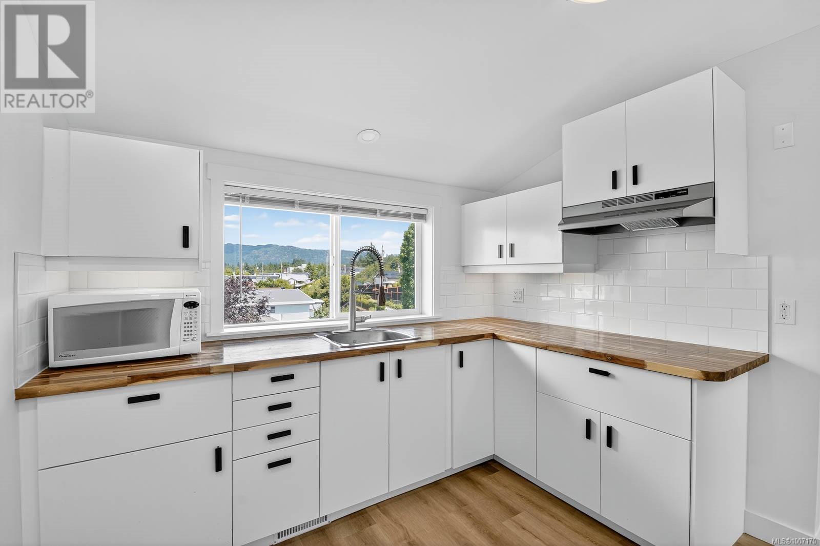Property at 4557 Morton St image 5