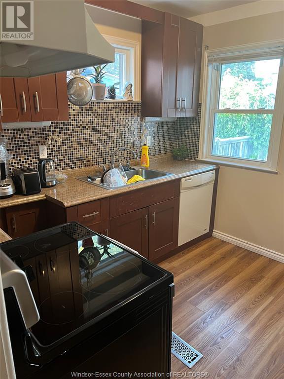 Property at 1006 PILLETTE image 5