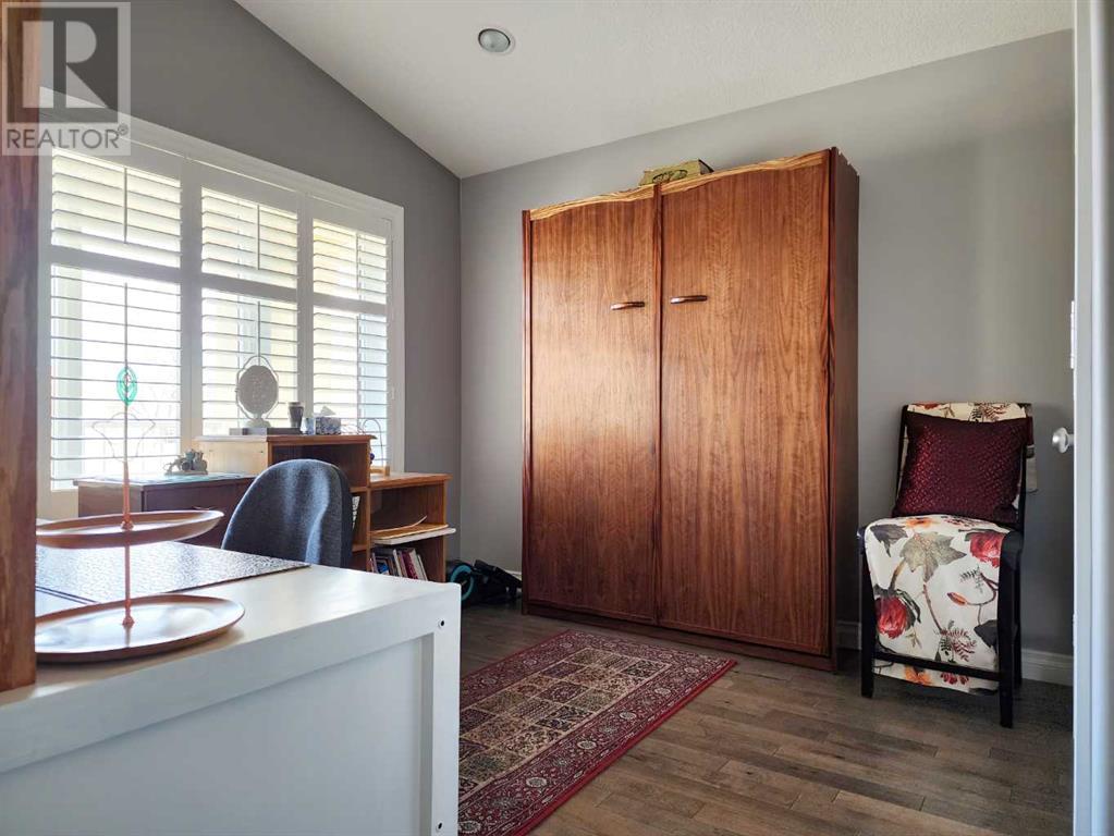 Property at 295 Canyon Boulevard W image 4