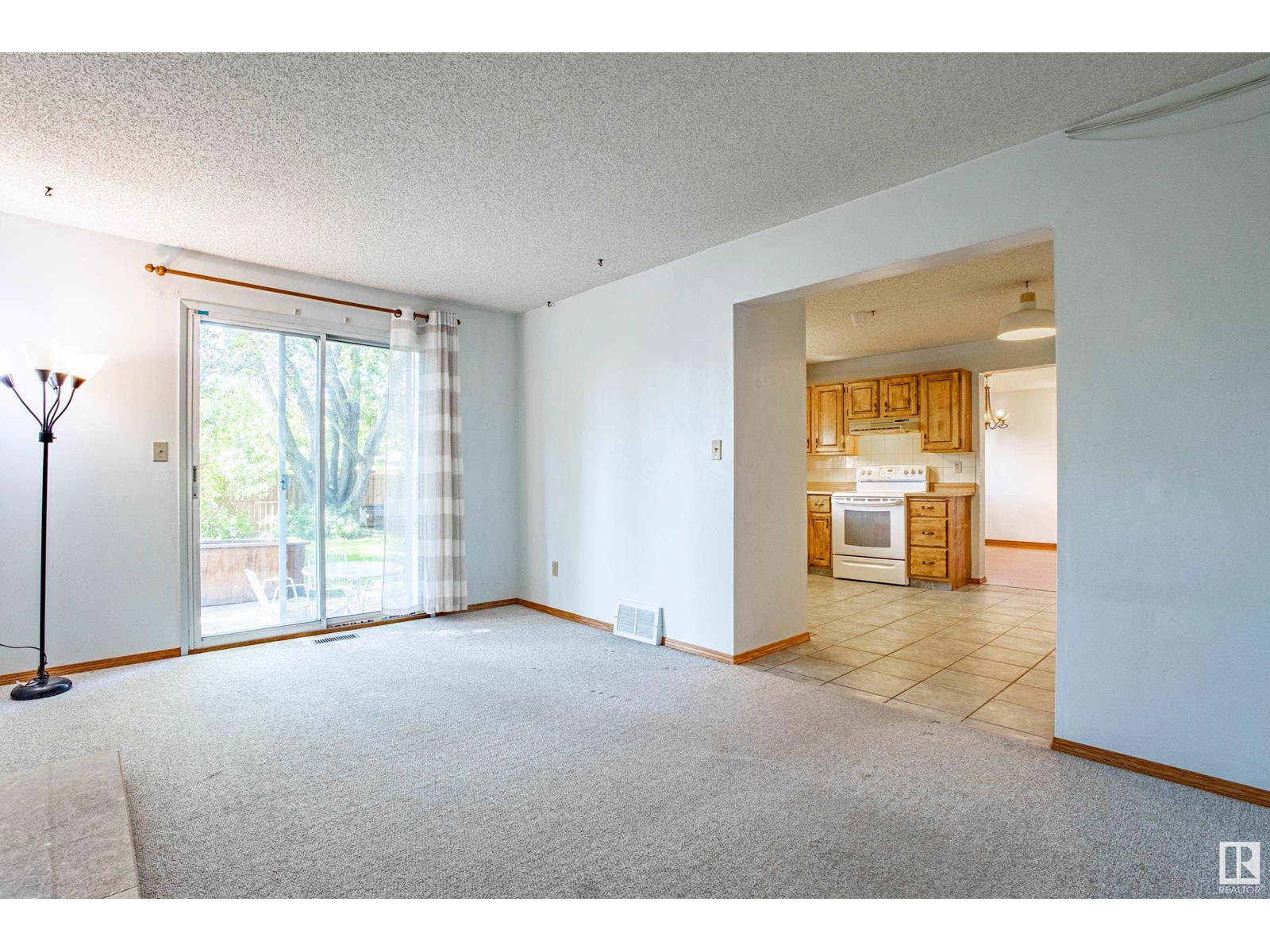 Property at 9928 181 ST NW image 4
