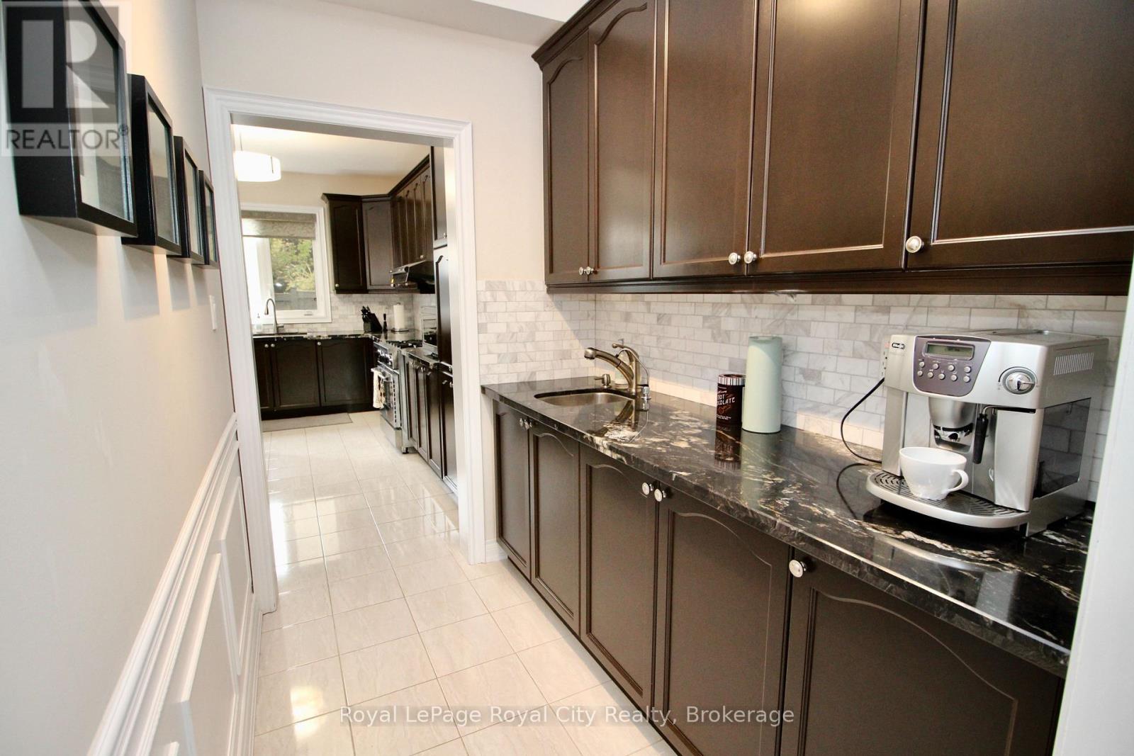 39 Dalmeny Drive, Brampton, Ontario  L6X 2Y4 - Photo 9 - W12278313
