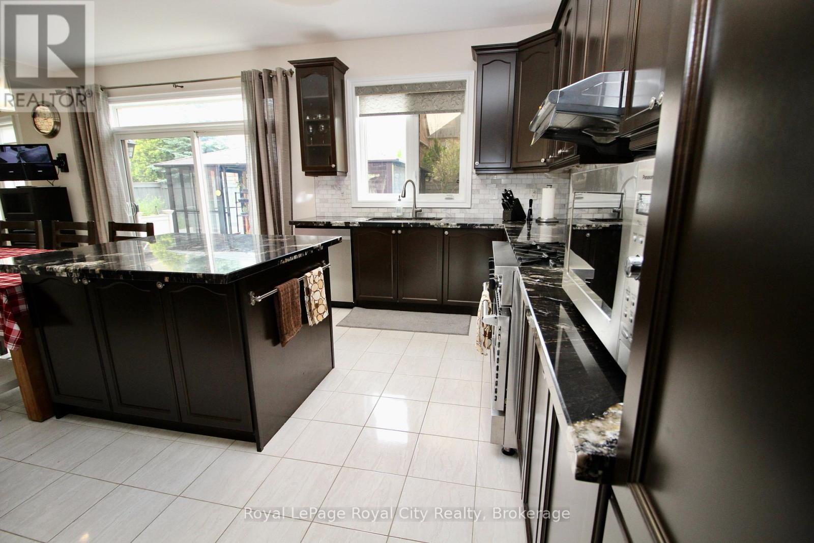 39 Dalmeny Drive, Brampton, Ontario  L6X 2Y4 - Photo 8 - W12278313