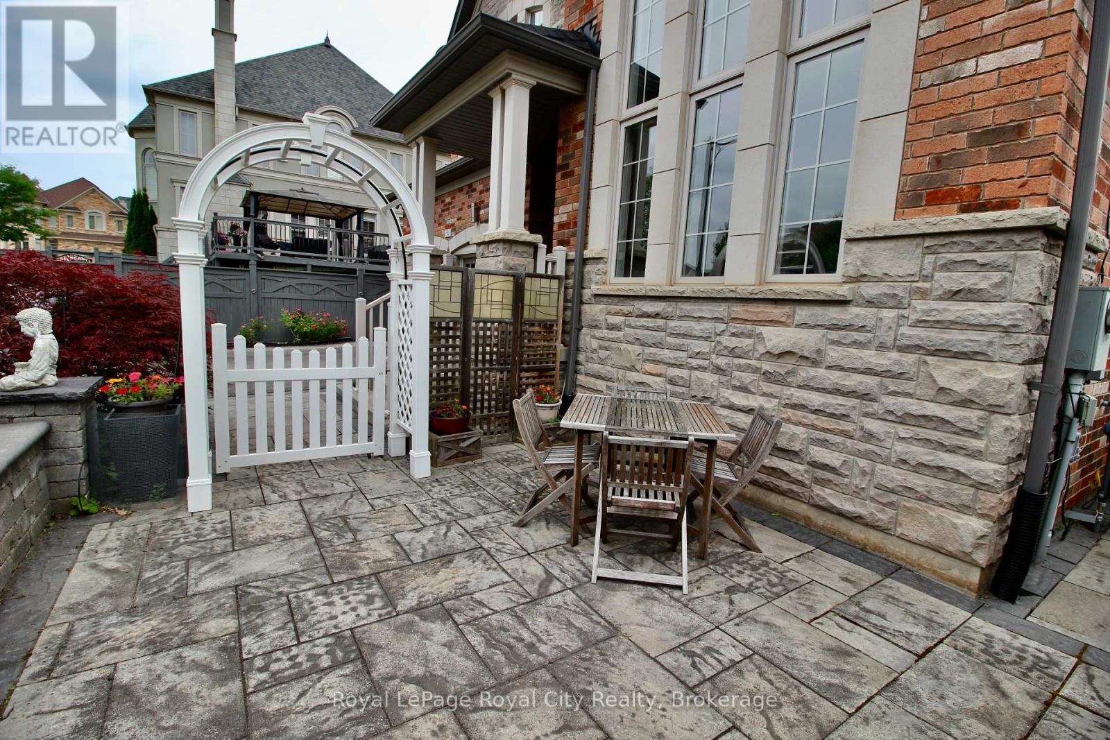 39 Dalmeny Drive, Brampton, Ontario  L6X 2Y4 - Photo 40 - W12278313