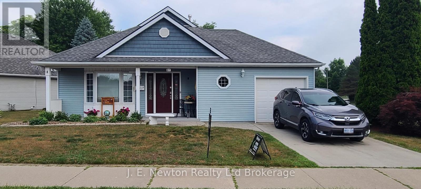 Property at 5 DEREHAM DRIVE image 1