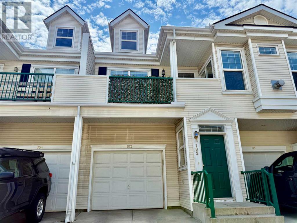 Property at 102 Prestwick Gardens SE image 1