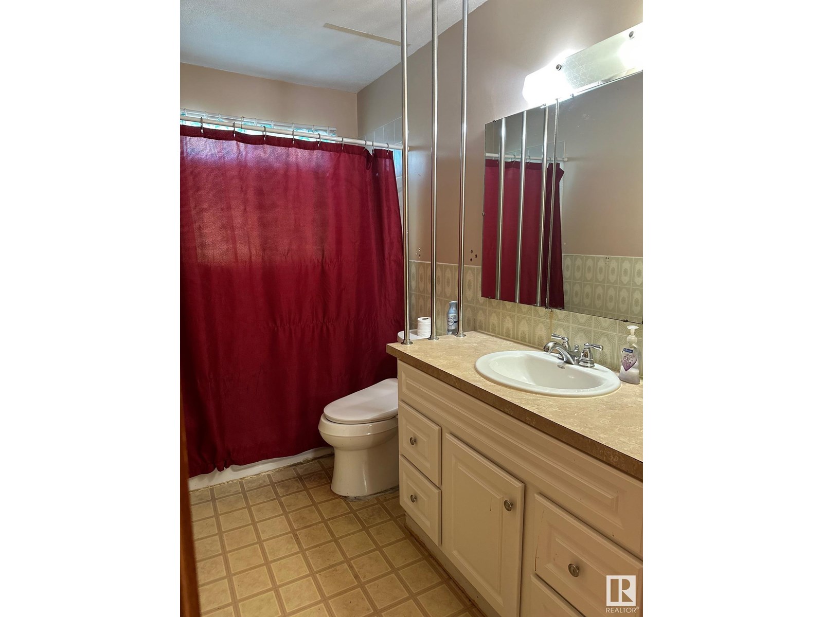 Property at 10912 155 ST NW image 2