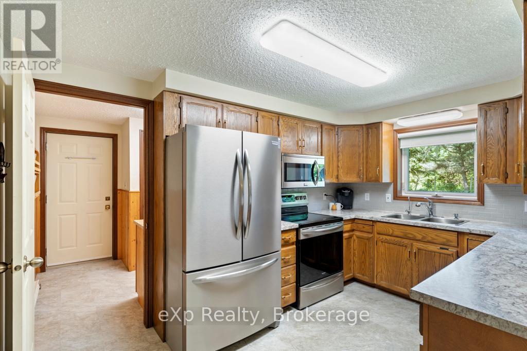 29 Everett Road, South Bruce Peninsula, Ontario  N0H 2T0 - Photo 12 - X12279408