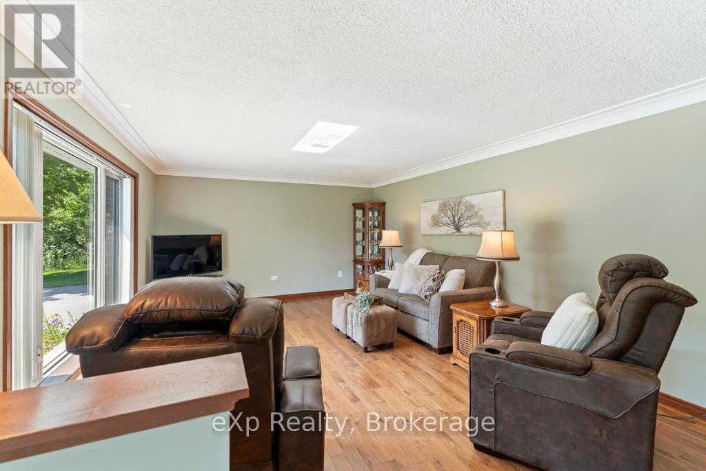 29 Everett Road, South Bruce Peninsula, Ontario  N0H 2T0 - Photo 4 - X12279408