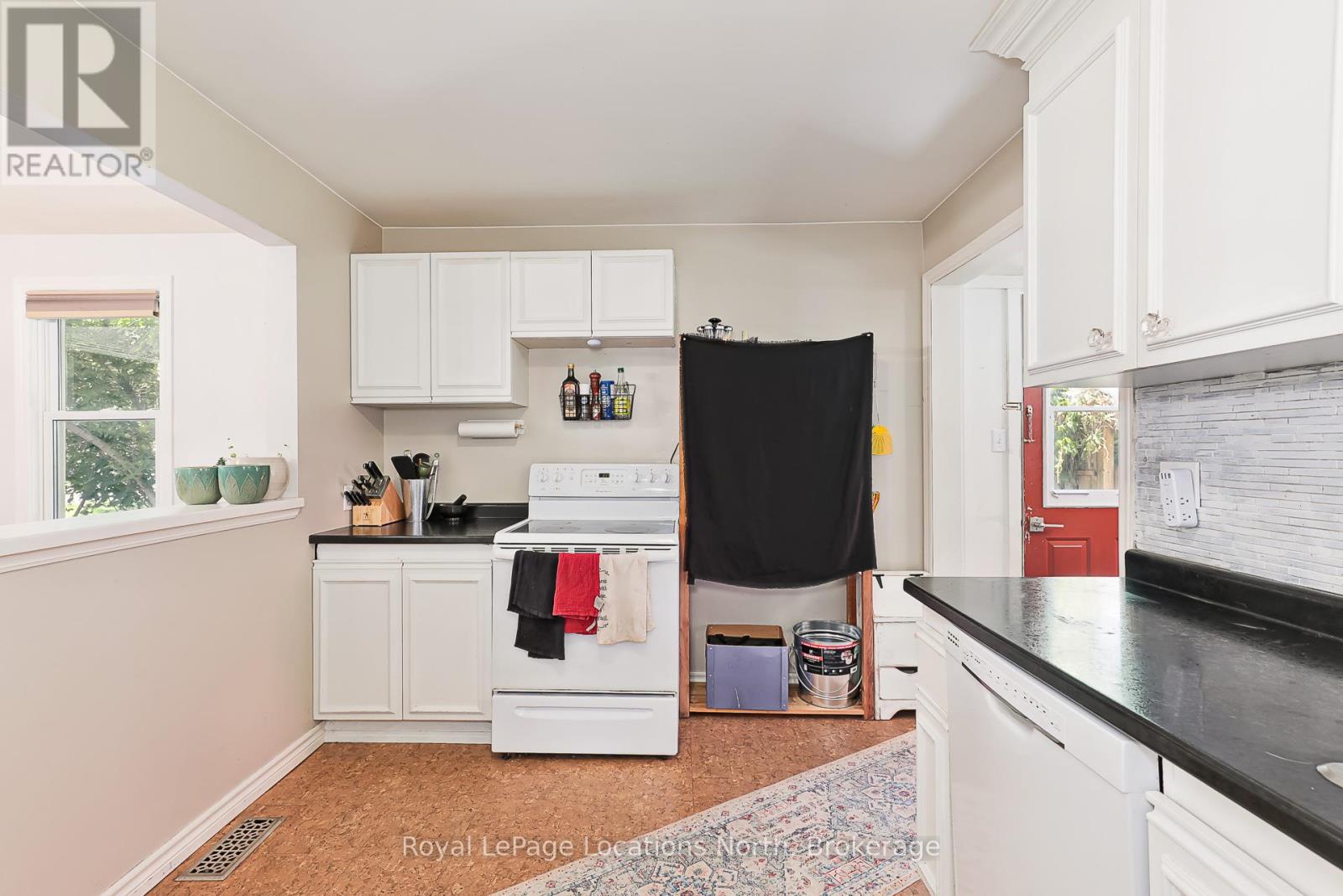 113 Bruce Street S, Blue Mountains, Ontario  N0H 2P0 - Photo 11 - X12279436
