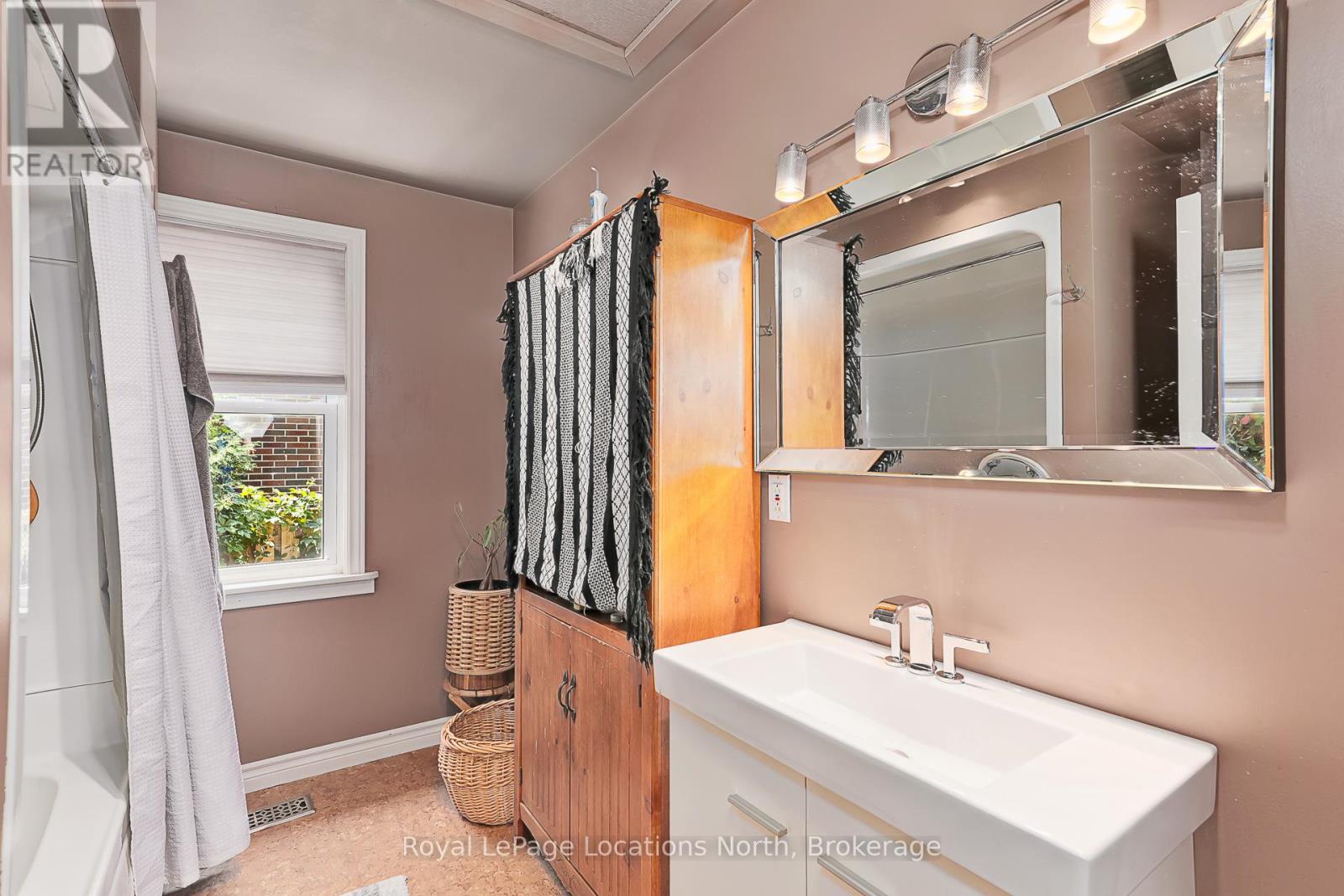 113 Bruce Street S, Blue Mountains, Ontario  N0H 2P0 - Photo 23 - X12279436