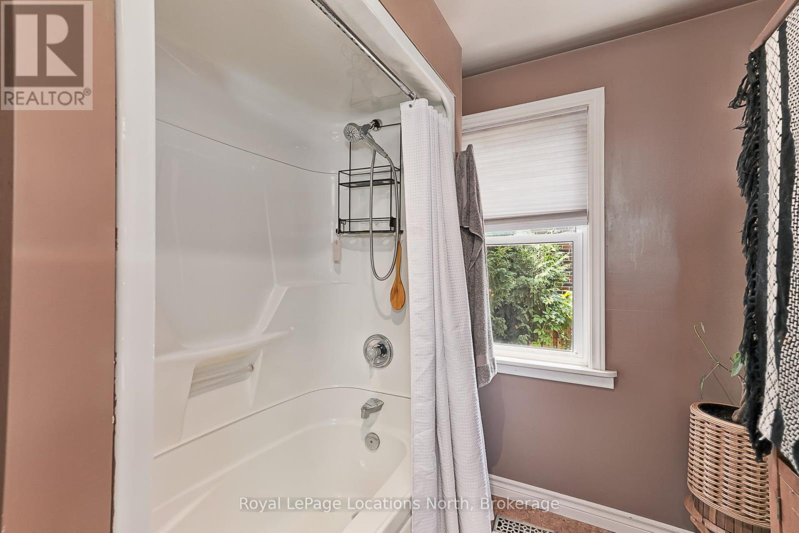 113 Bruce Street S, Blue Mountains, Ontario  N0H 2P0 - Photo 24 - X12279436
