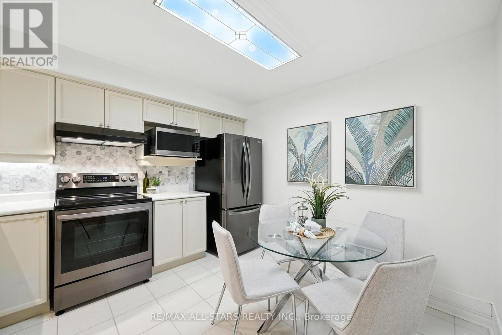 303 - 50 The Boardwalk Way, Markham, Ontario  L6E 1B6 - Photo 13 - N12279362