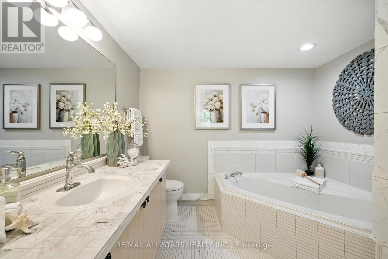 303 - 50 The Boardwalk Way, Markham, Ontario  L6E 1B6 - Photo 18 - N12279362