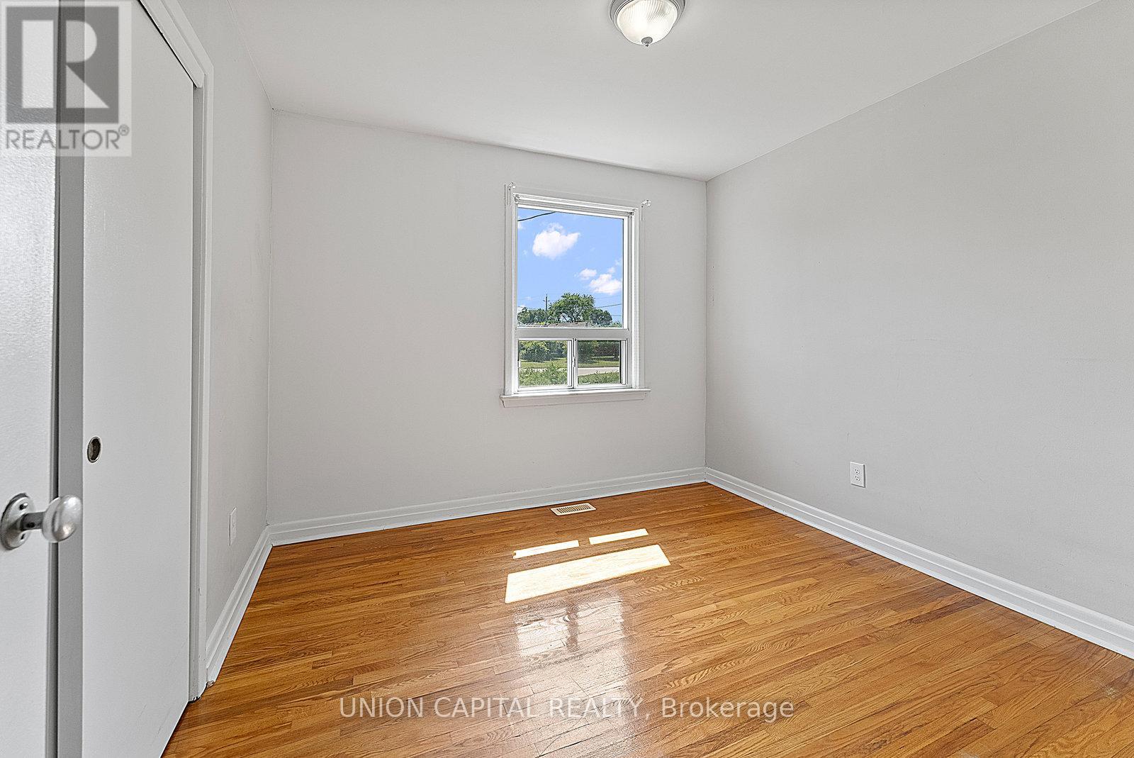 379 Tamarack Circle, Oakville, Ontario  L6K 2N1 - Photo 25 - W12279260