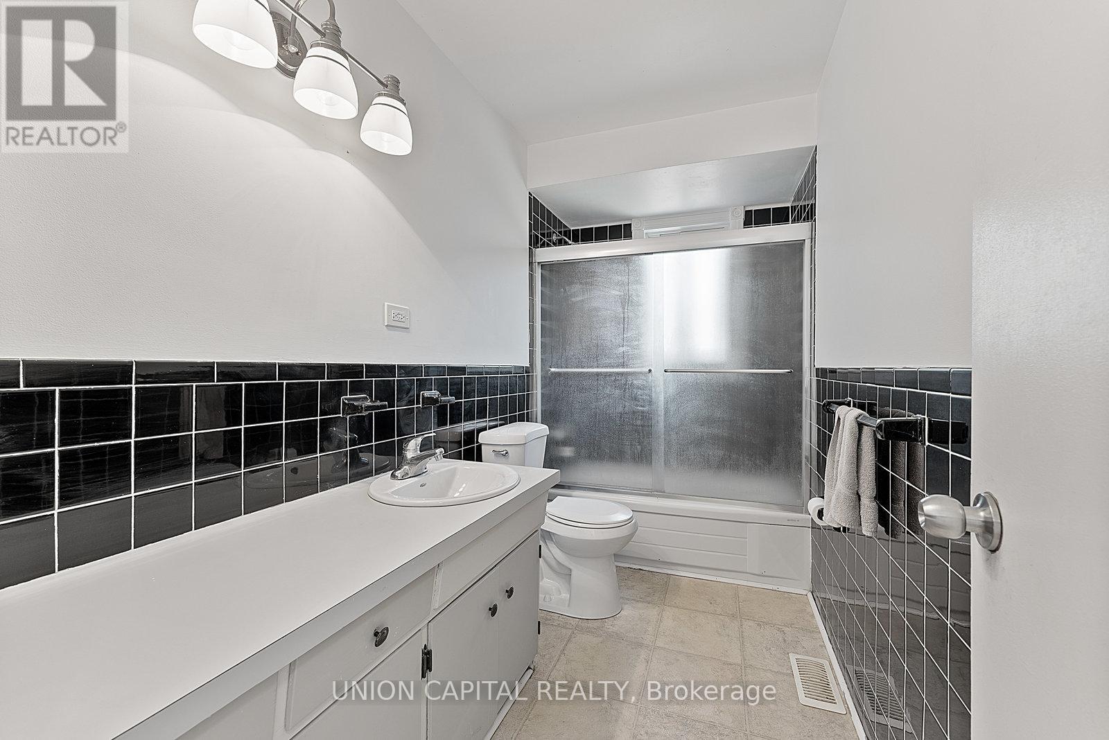 379 Tamarack Circle, Oakville, Ontario  L6K 2N1 - Photo 28 - W12279260